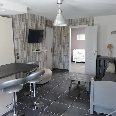 Maisonnette Renovee Proche Et Commerce. Wifi. Literie Neuve