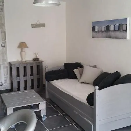 Maisonnette Renovee Proche Et Commerce. Wifi. Literie Neuve *